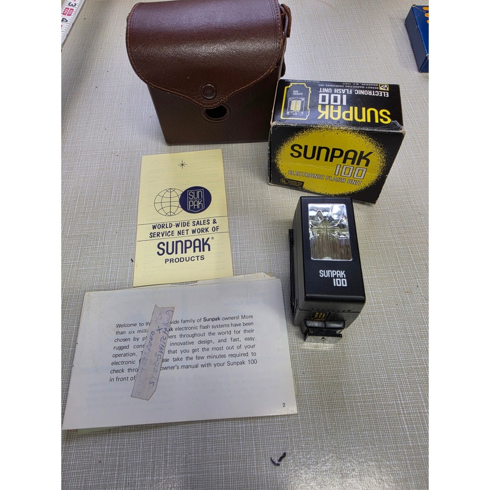 Sunpak 100 Electronic Flash Unit Vintage Camera Flash with Box and Case